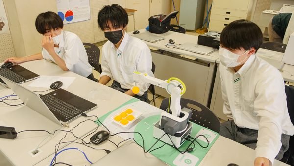 兵庫県立川西明峰高校でロボット授業①導入・操作体験